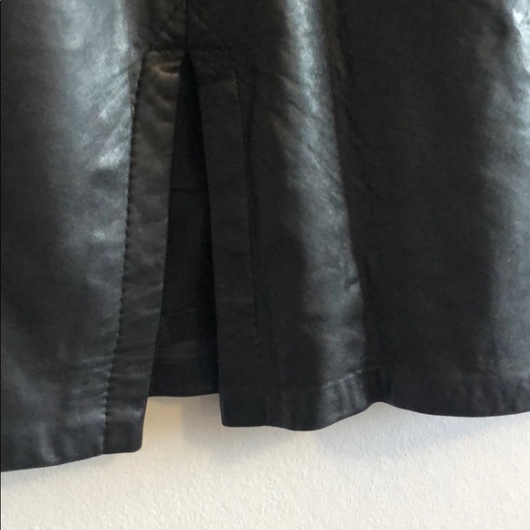 Black leather knee length skirt - Picture 4 of 7